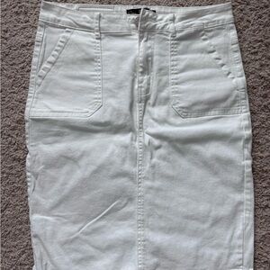 Suzanne Betro White Midi Pencil Skirt with Front Patch Pockets